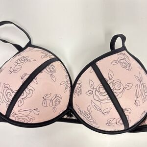 Torrid Pink and Black Floral Lace Bra 40 DDD